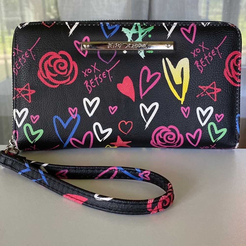 Betsy Johnson Love Graphics Wallet